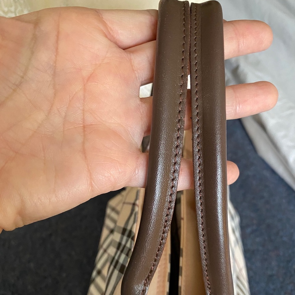 Burberry - Picture 2 of 11